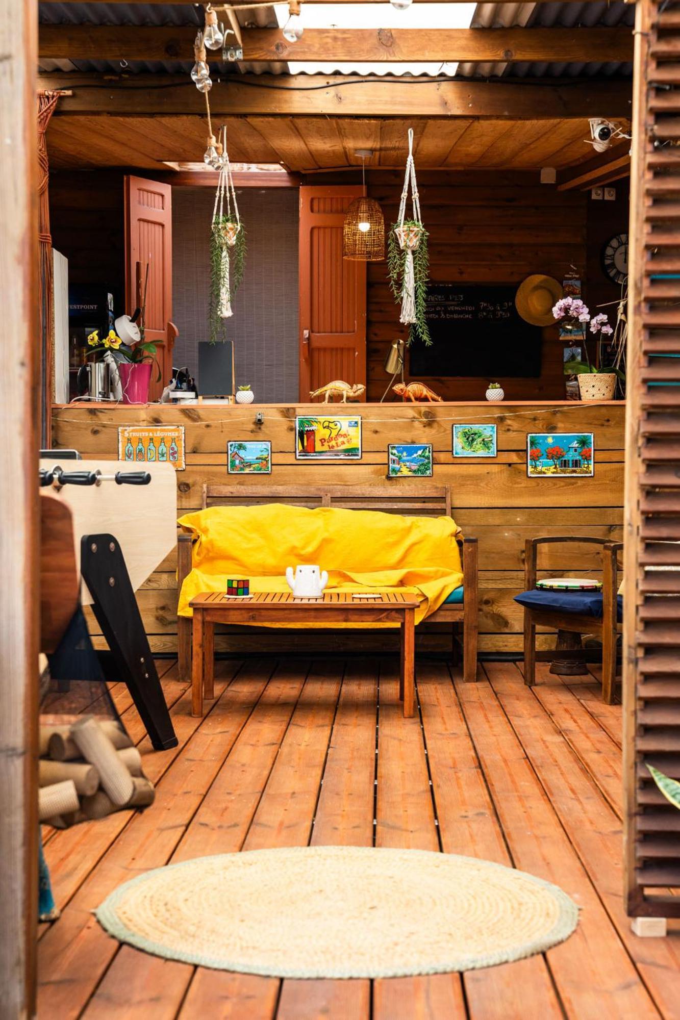 Les Baroudeurs Hostel Saint Pierre Zewnętrze zdjęcie