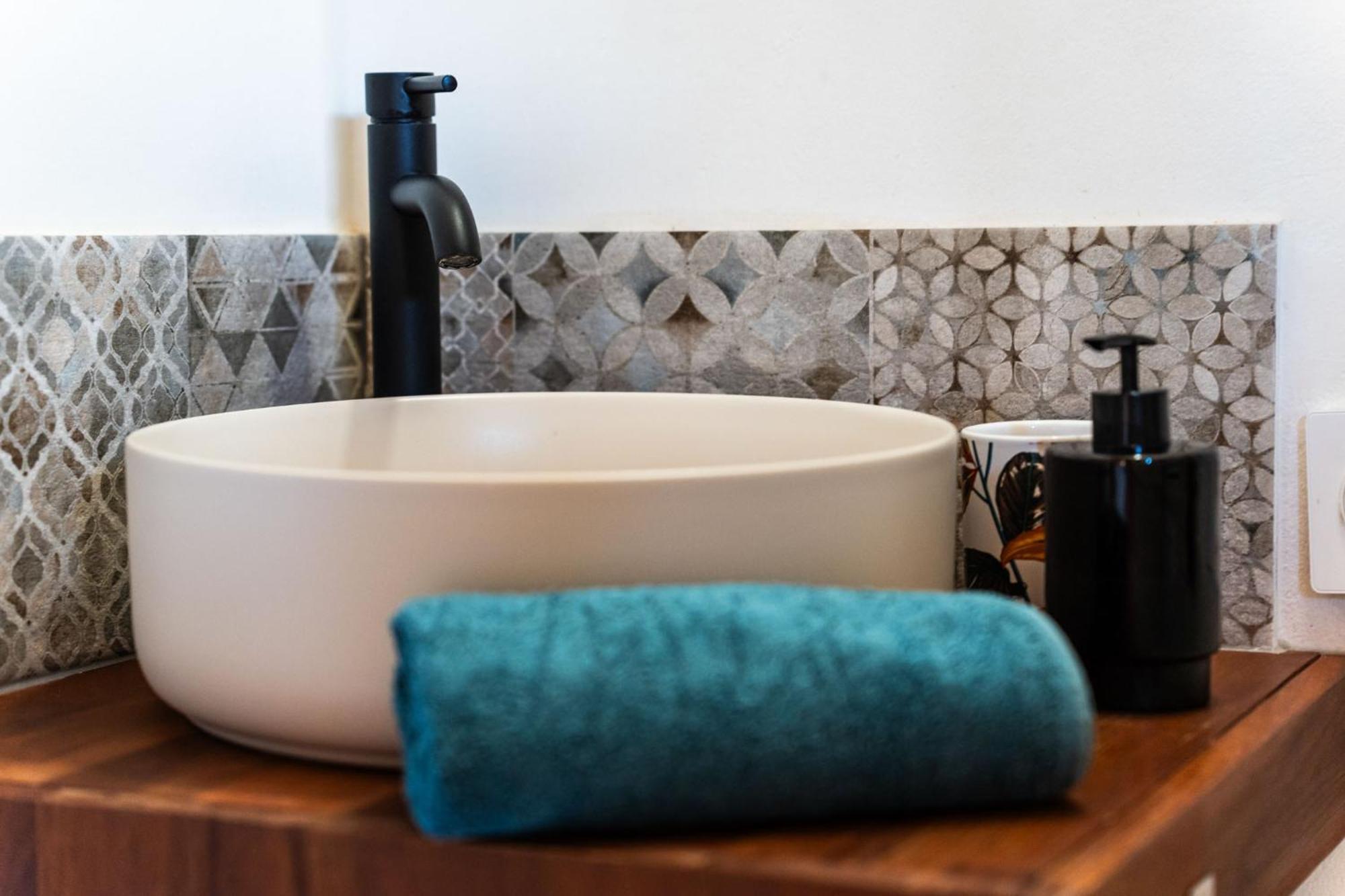 Les Baroudeurs Hostel Saint Pierre Zewnętrze zdjęcie