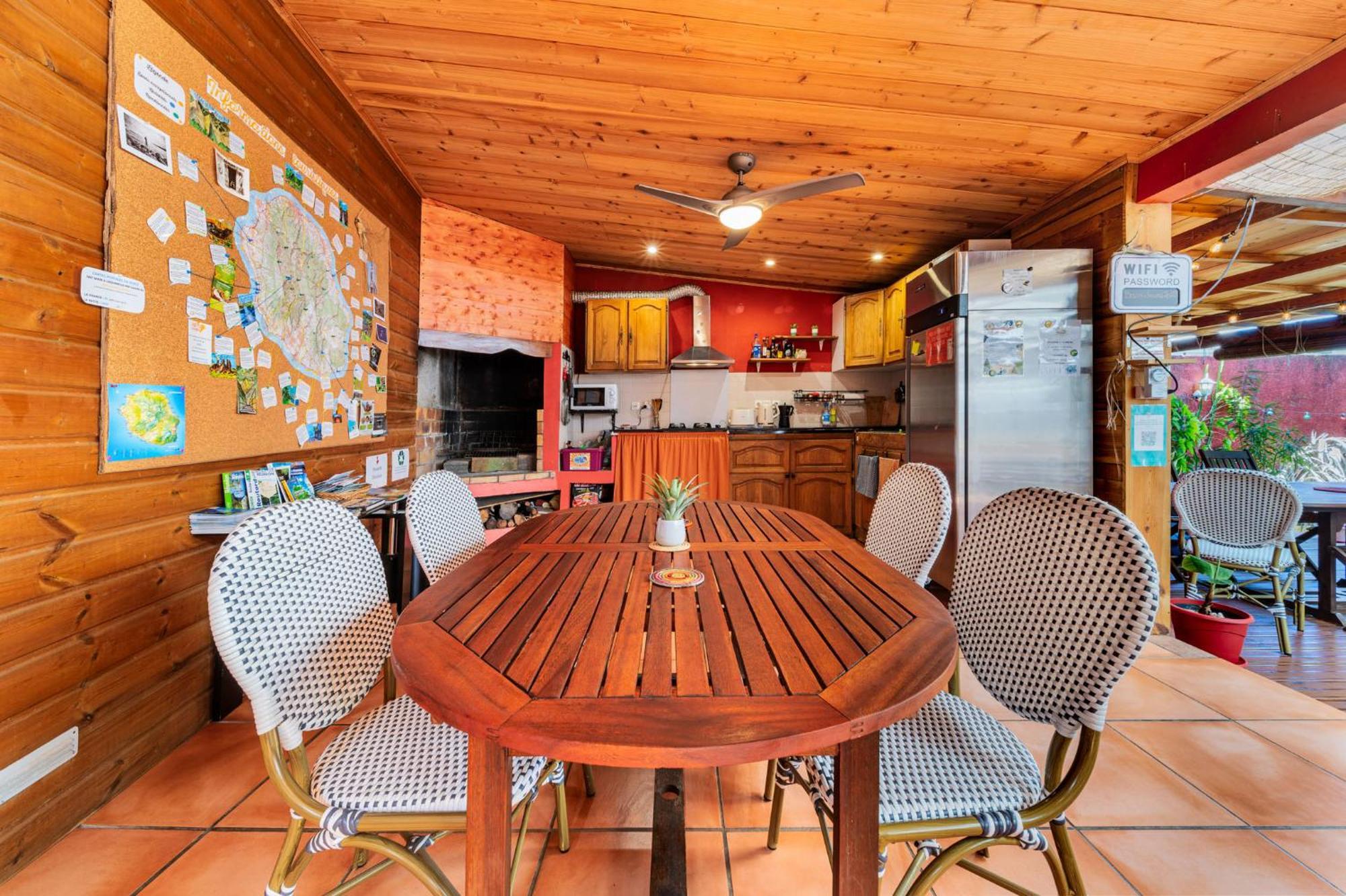 Les Baroudeurs Hostel Saint Pierre Zewnętrze zdjęcie