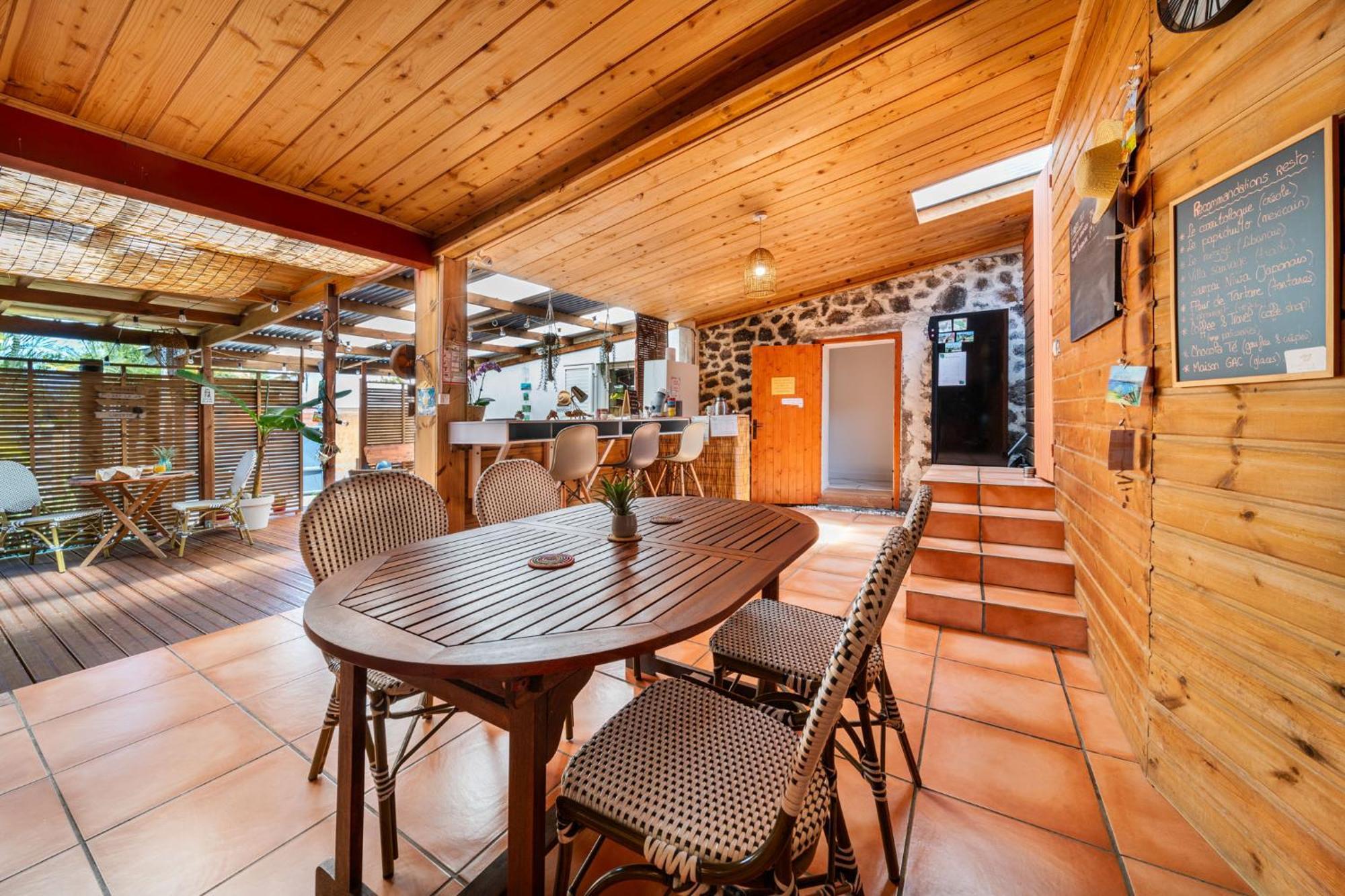 Les Baroudeurs Hostel Saint Pierre Zewnętrze zdjęcie